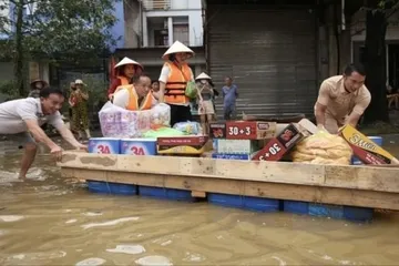 Người dân vùng lũ được khuyến khích dùng lương khô, mì gói