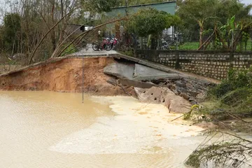 Hiện trường đoạn đê sông Luật Lễ bị vỡ