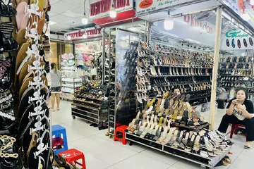 Tiểu thương 'ngồi trên lửa' vì hàng tồn không chứng từ