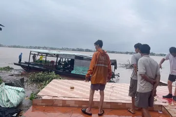 Đồng Tháp công bố khẩn cấp sạt lở bờ sông Tiền