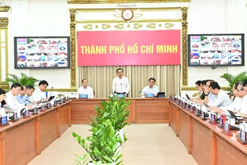 Thường trực UBND TPHCM điều hành phiên họp thường kỳ hàng tháng về kinh tế - xã hội