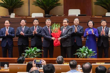 Quốc hội phê chuẩn việc bổ nhiệm 6 Phó Thủ tướng, 17 bộ trưởng 