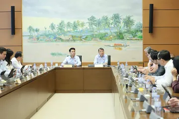 Thủ tướng Lê Minh Hưng tại phiên thảo luận tổ đại biểu Quốc hội sáng 21-10. Ảnh QUANG PHÚC