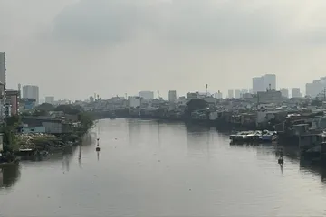 Khẩn trương hoàn thành khảo sát nhà trên và ven sông, kênh, rạch. Ảnh: QUỐC HÙNG