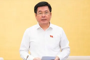 Phó Chủ tịch Quốc hội Nguyễn Hồng Diên điều hành phiên họp. Ảnh: VIẾT CHUNG