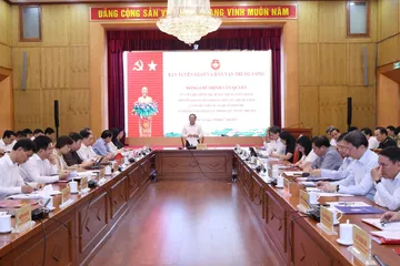 Quang cảnh buổi làm việc của Ban Tuyên giáo và Dân vận Trung ương với các cơ quan báo chí, chiều 30-7. Ảnh: QUANG PHÚC
