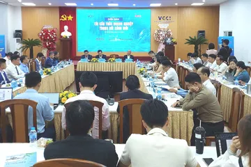 Diễn đàn quy tụ đông đảo nhà hoạch định chính sách, chuyên gia kinh tế và lãnh đạo doanh nghiệp. Ảnh: M.HOA