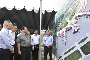 Thủ tướng Phạm Minh Chính kiểm tra tiến độ thi công tại công trường