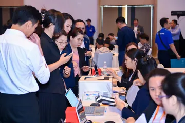 Nhà đầu tư giao dịch tại một dự án được mở bán