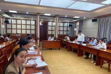 Tổ Công tác họp chiều 10-4