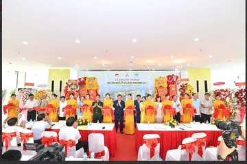 Nghi lễ cắt băng khánh thành
