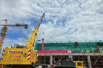 Các thiết bị được lắp ráp tại nhà máy vào sáng 20-5