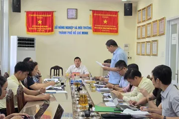 Ông Trương Hữu Chức, phó phòng Kinh tế đất (Sở NN-MT) phát biểu ý kiến đối với dự án thuộc Tập đoàn Bcons.