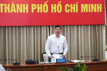 Phó Chủ tịch UBND TPHCM Hoàng Nguyên Dinh phát biểu tại cuộc họp 