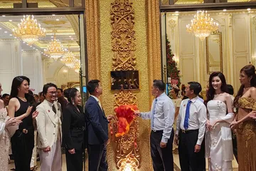 Các đại biểu trong nghi thức công bố tiêu chuẩn 5* cho Lachateau Hotel