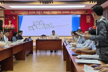 Các thành viên Tổ Công tác 1645 tại cuộc họp chiều 8-10