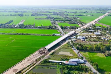 Cao tốc Châu Đốc - Cần Thơ - Sóc Trăng hiện còn thiếu gần 3 triệu m3 cát và hơn 2,4 triệu m3 đá