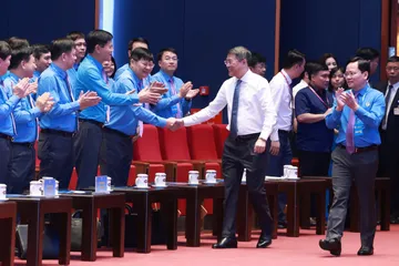 Thủ tướng Lê Minh Hưng và các đại biểu dự Đại hội XIV Công đoàn Việt Nam, sáng 5-6. Ảnh: QUANG PHÚC