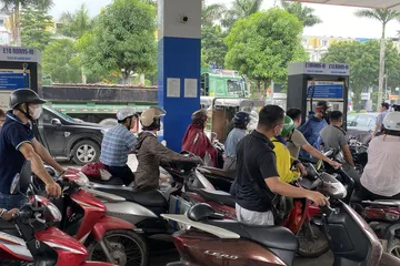 Hà Nội: Cửa hàng xăng dầu đã hoạt động trở lại nhưng vẫn lo thiếu nguồn cung