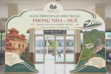 Giới thiệu đôi tàu du lịch kết nối cố đô Huế và Phong Nha (Quảng Trị). Ảnh: ĐSVN.