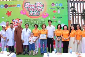 Mang Trung thu sớm đến 400 bệnh nhi tại TPHCM