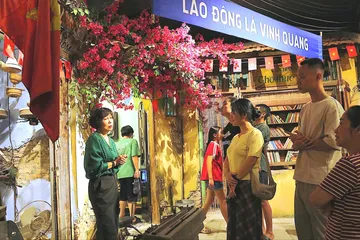 Du khách thích thú không gian 'Hà Nội thời bao cấp'