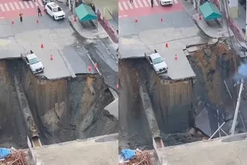 Ảnh chụp từ video cho thấy hố sụt xuất hiện ở Bangkok vào thứ năm (ngày 24-9). ẢNH: Facebook