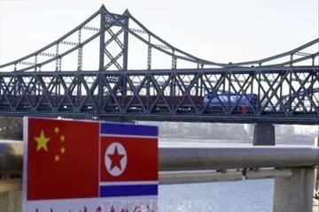 Tàu chở hàng từ Triều Tiên di chuyển hướng tới thành phố Đan Đông (Trung Quốc) ngày 21/12/2025. Ảnh tư liệu: Kyodo/TTXVN