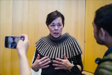 Bà Vivian Motzfeldt phát biểu với báo giới tại Nuuk. Ảnh tư liệu: THX/TTXVN