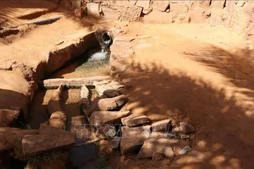 Hệ thống cung cấp nước ngầm tới các khu vườn trong ốc đảo tại sa mạc Sahara. Ảnh tư liệu: TTXVN
