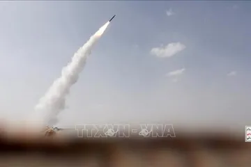 Hình ảnh do Trung tâm Truyền thông Houthi công bố cho thấy một tên lửa được cho là phóng vào thành phố Mocha, Yemen ngày 9-8. Ảnh: THX/TTXVN