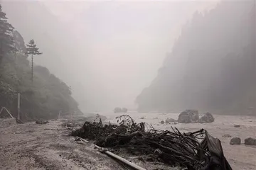 Hiện trường vụ lở đất khu vực gần cửa khẩu Cát Long thuộc Khu tự trị Tây Tạng, Trung Quốc. Ảnh: THX/TTXVN
