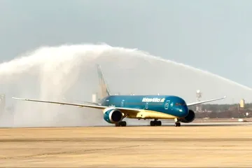 Máy bay của hãng hàng không quốc gia Việt Nam Vietnam Airline đáp xuống sân bay Long Thành ngày 15-12-2025