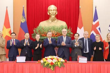 Tổng Bí thư, Chủ tịch nước Tô Lâm và các đại biểu dự lễ ký kết, sáng 18-10. Ảnh: QUANG PHÚC