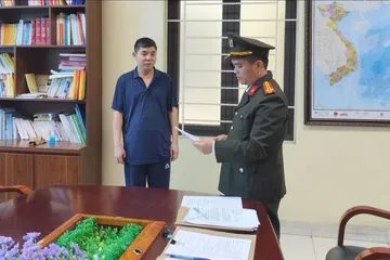 Khởi tố 2 đối tượng làm giả giấy khám sức khỏe 