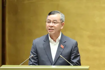 Bộ trưởng Bộ Tài chính Ngô Văn Tuấn phát biểu tiếp thu, giải trình hoàn thiện dự án luật. Ảnh: QUANG PHÚC