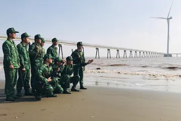 Lực lượng biên phòng tuần tra, kiểm soát trên biển.