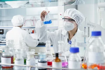 Công tác nghiên cứu và phát triển sản phẩm tại nhà máy thuốc đạt chất lượng EU-GMP của Imexpharm.