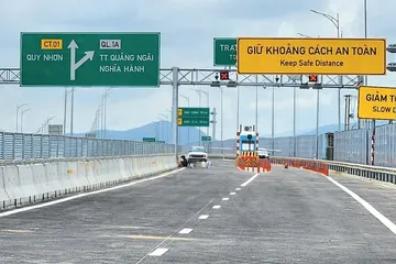 Cao tốc Quảng Ngãi - Hoài Nhơn đang tập trung hoàn thiện dứt điểm đưa vào nghiệm thu các hạng mục ATGT, phòng cháy chữa cháy, giấy phép đấu nối...