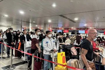 Sân bay Tân Sơn Nhất dịp cao điểm Tết đón 165.000 lượt khách