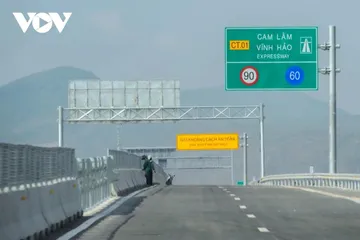 Tuyến cao tốc Cam Lâm - Vĩnh Hảo được đưa vào khai thác đã lâu nhưng vẫn chưa có trạm dừng nghỉ.