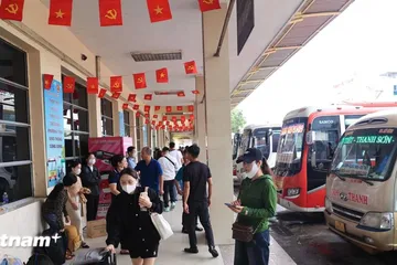 Nhiều nhà xe giảm số chuyến để đối phó giá xăng dầu tăng cao