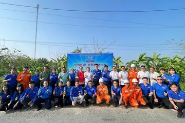 Buổi lễ ra quân trồng cây