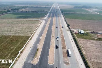Đường 25B kết nối sân bay Long Thành đang thi công. (Ảnh: Công Phong/TTXVN) 