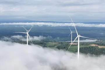 Những cánh quạt gió của Dự án Savan 1 trên đất bạn Lào.