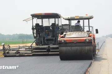 Bộ Xây dựng 'bêu' tên 11 dự án giao thông bị chậm tiến độ