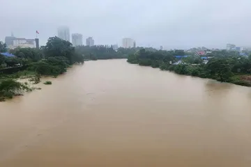 Thái Nguyên xả tràn hồ Núi Cốc để đối phó mưa lũ