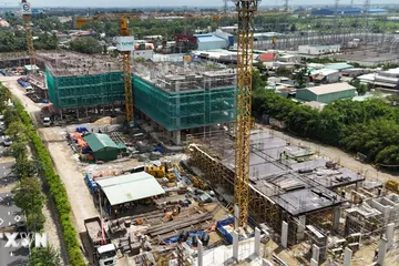 Dự án nhà ở xã hội tại phường Long Thành, thành phố Đồng Nai đang xây dựng. (Ảnh: Công Phong/TTXVN) 