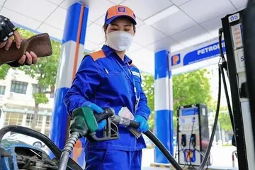 Giá xăng tăng 5 phiên liên tiếp