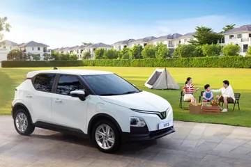VinFast ra mắt chương trình Lệ phí trước bạ 0 đồng và ưu đãi tới 9% “Vì tương lai xanh” lần 2, giúp khách hàng mua ô tô điện giảm gánh nặng tài chính.